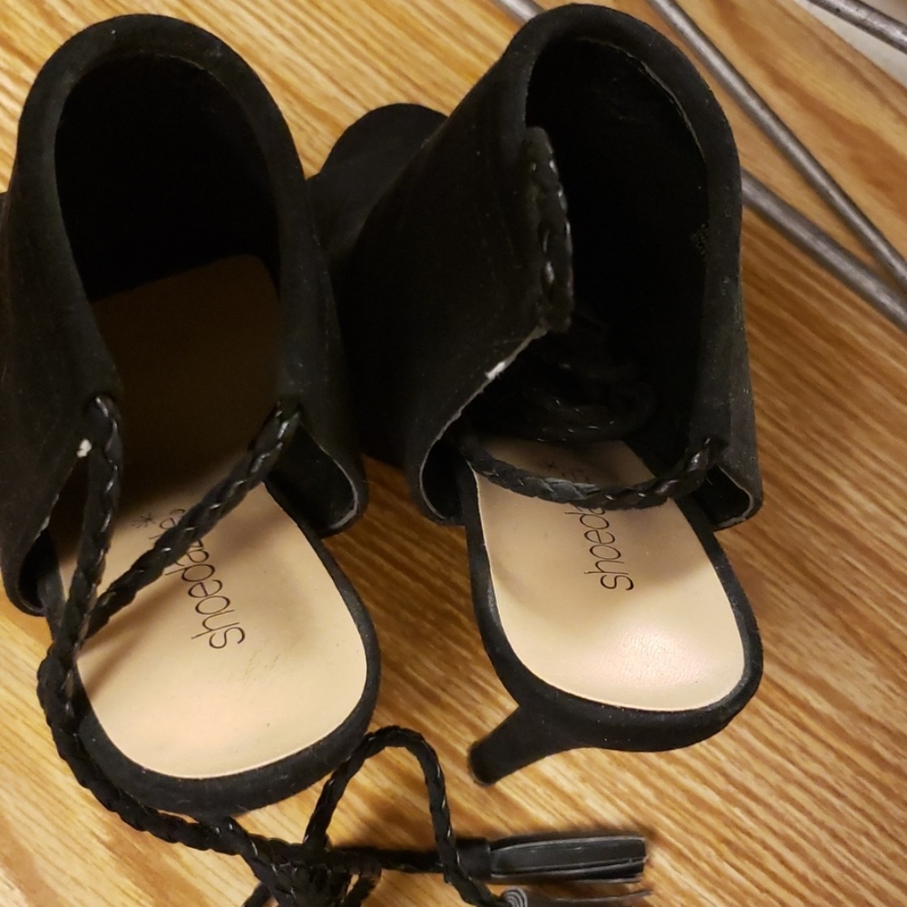 Heels - Picture 2 of 4